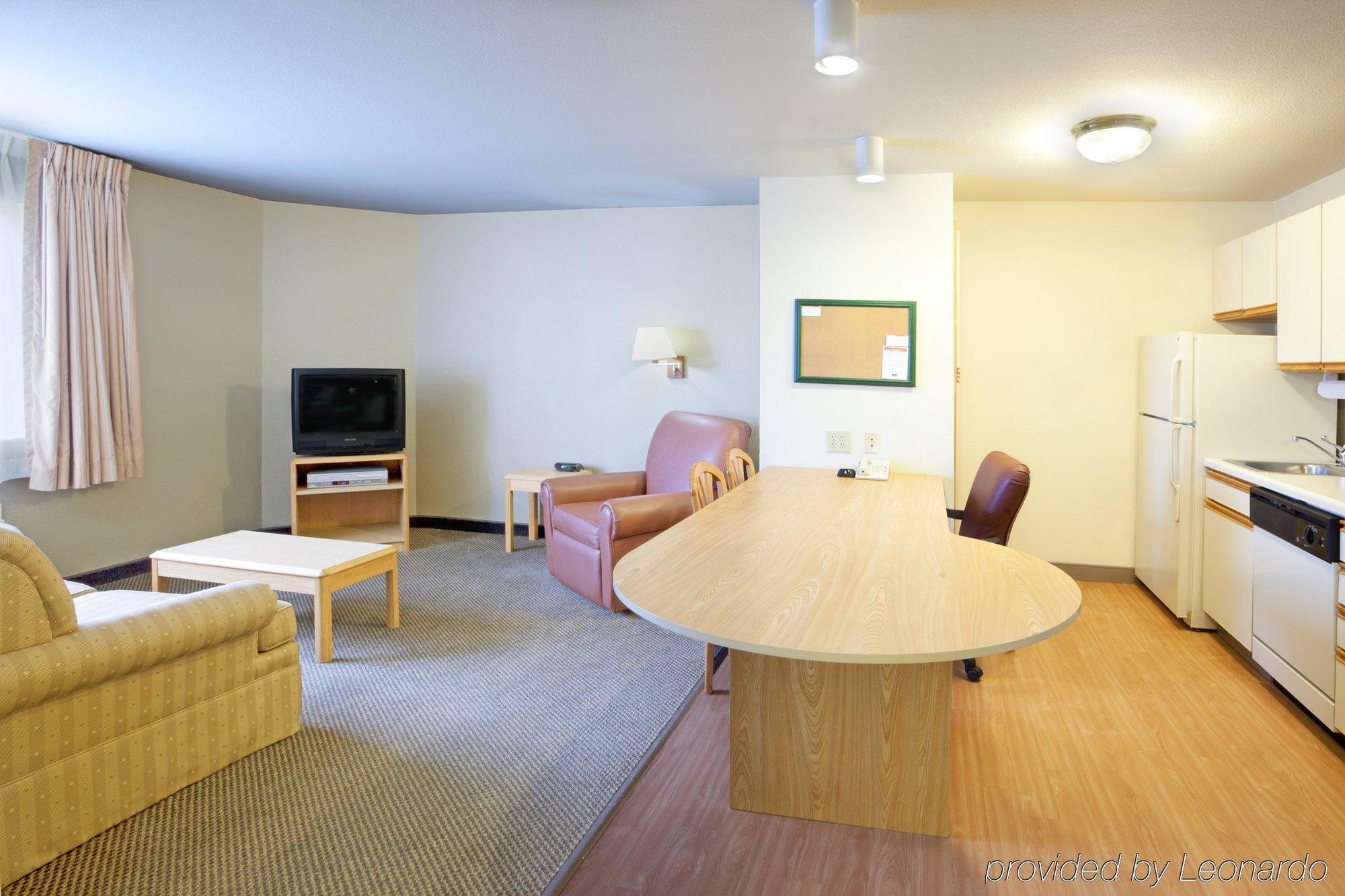 Sonesta Simply Suites San Antonio Northwest - Medical Center Room photo