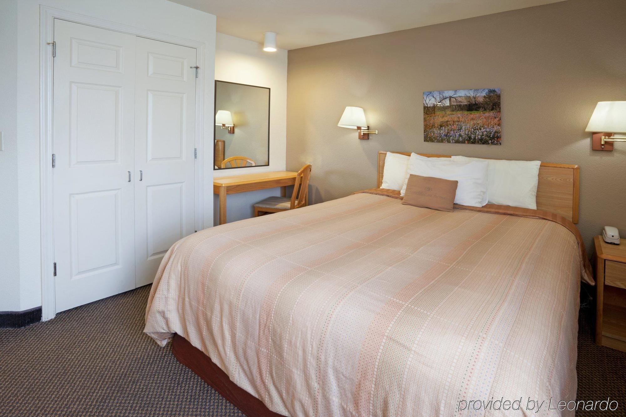 Sonesta Simply Suites San Antonio Northwest - Medical Center Room photo